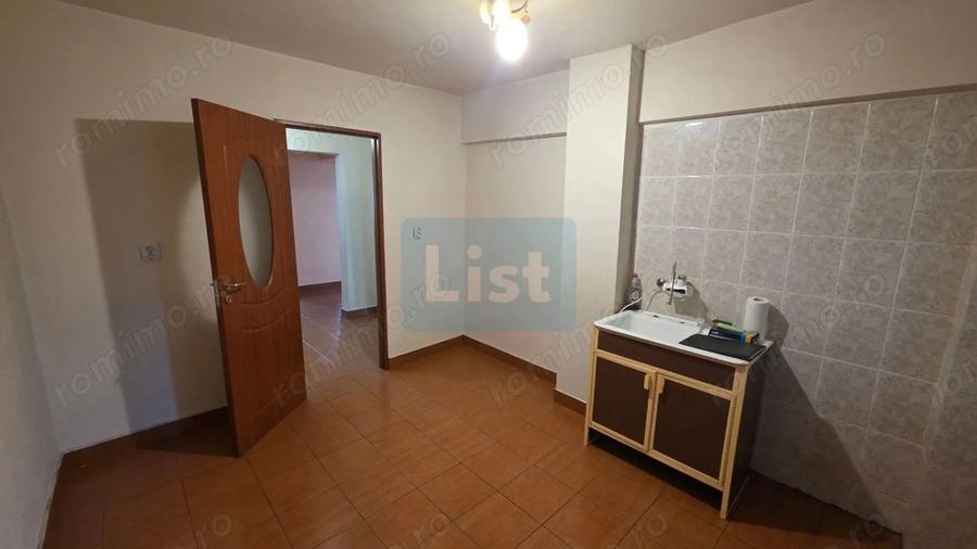 Apartament cu 4 camere decomandat în Sud