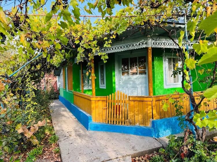 Casă cu 6 camere cu Teren 1100 Mp în Grindu