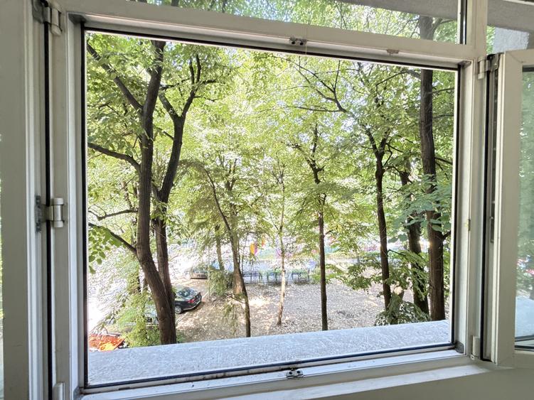 Apartament cu 3 camere decomandat în Giurgiului