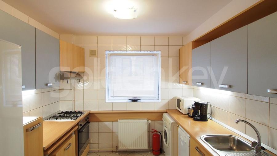 Apartament cu 3 camere decomandat, mobilat în Primăverii