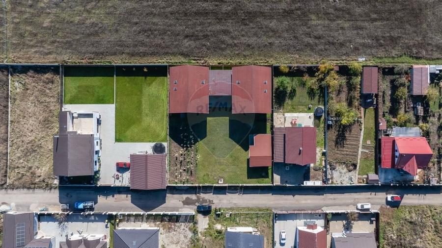 Casă individuală cu 5 camere cu Teren 700 Mp în Sânpetru