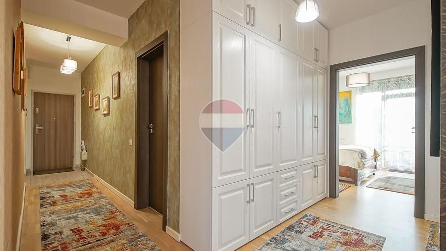 Apartament cu 3 camere decomandat, mobilat în Tractorul