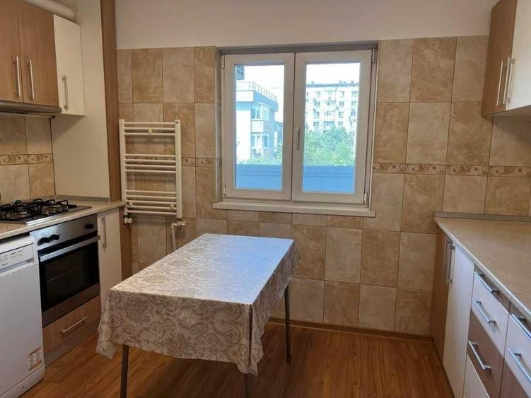 Apartament cu 3 camere decomandat în Gorjului