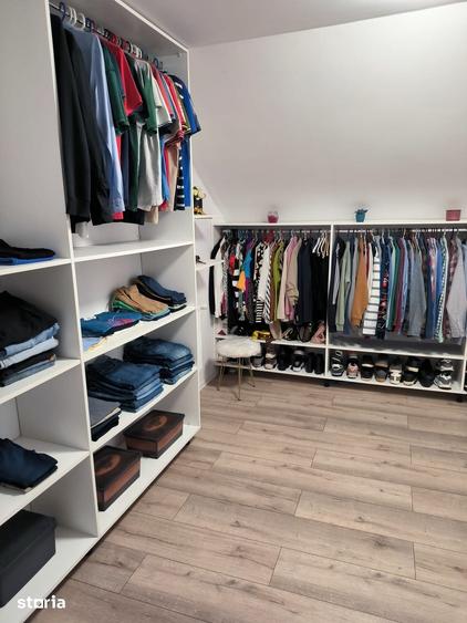 Casă cu 5 camere cu Teren 286 Mp în Central