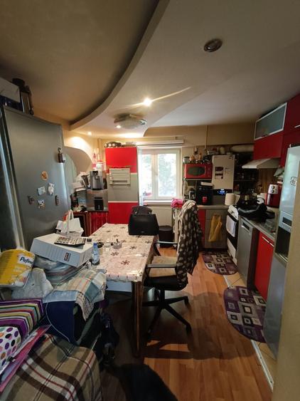 Apartament cu 4 camere decomandat în Sărari