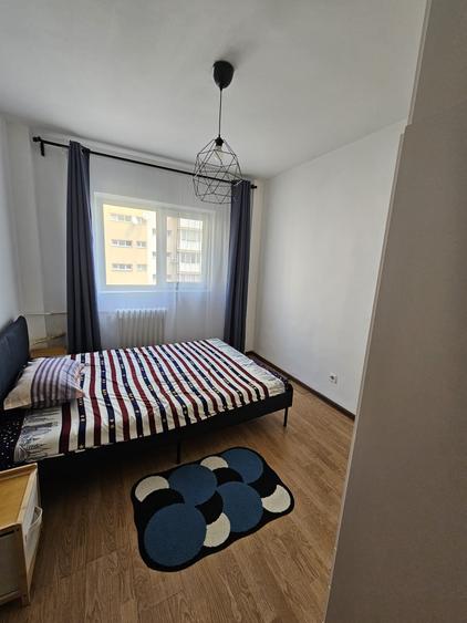 Apartament cu 3 camere decomandat în Dristor