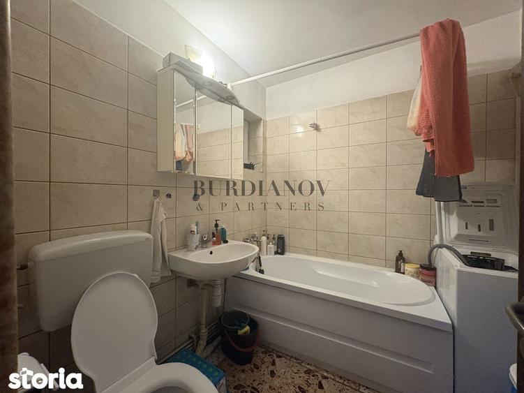 Apartament cu 3 camere decomandat în Rahova
