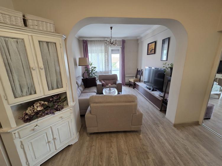Apartament cu 2 camere decomandat în Paleu