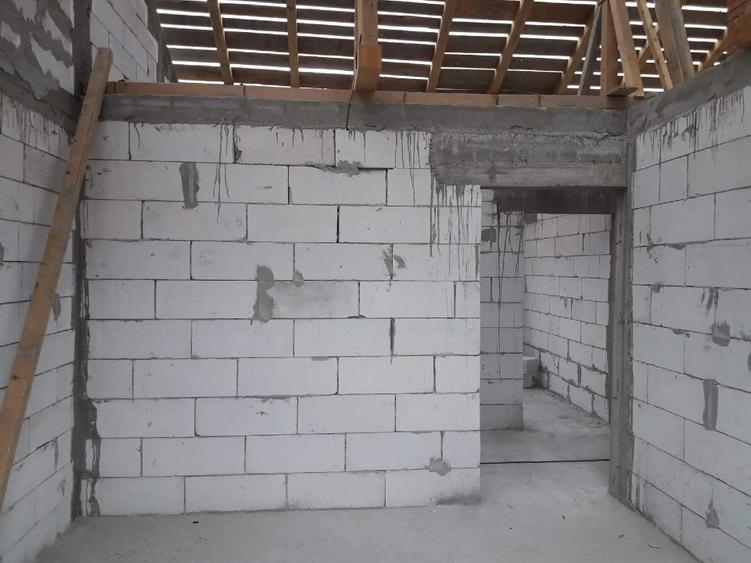 Casă individuală cu 4 camere cu Teren 600 Mp în Peretu