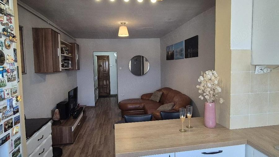 Apartament cu 2 camere decomandat în Central
