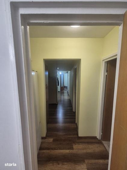 Apartament cu 3 camere decomandat în Exterior Vest