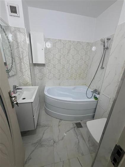 Apartament cu 3 camere decomandat, mobilat în Dacia