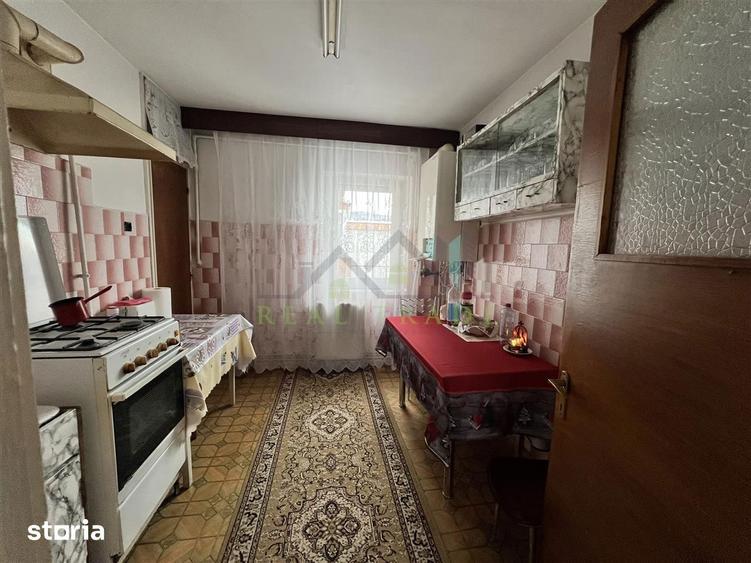 Apartament cu 3 camere decomandat, mobilat în Dârste