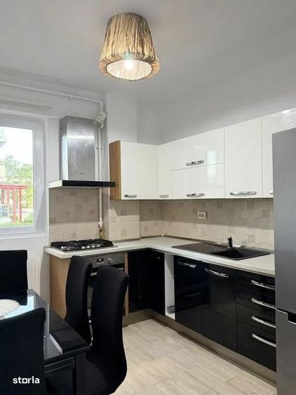 Apartament cu 3 camere decomandat în Păcii