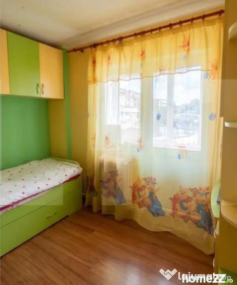 Apartament cu 4 camere decomandat în Central