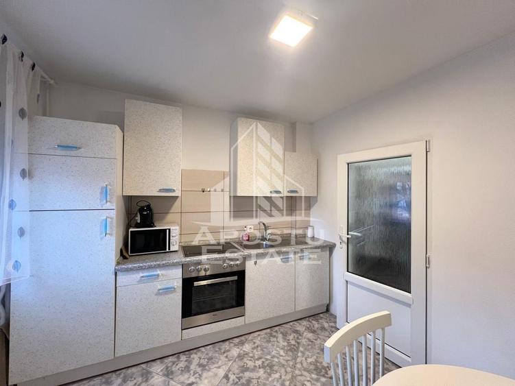 Apartament cu 3 camere decomandat, mobilat în Bucovina