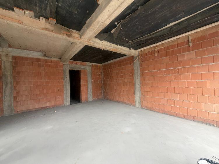 Casă individuală cu 6 camere cu Canalizare în Calea Urseni