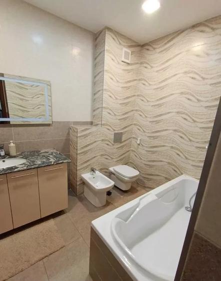 Apartament cu 3 camere decomandat, mobilat în Tractorul