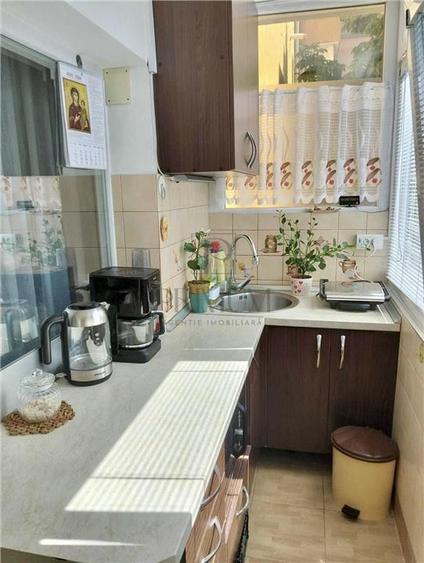 Apartament cu 2 camere semidecomandat, mobilat în Dâmbovița