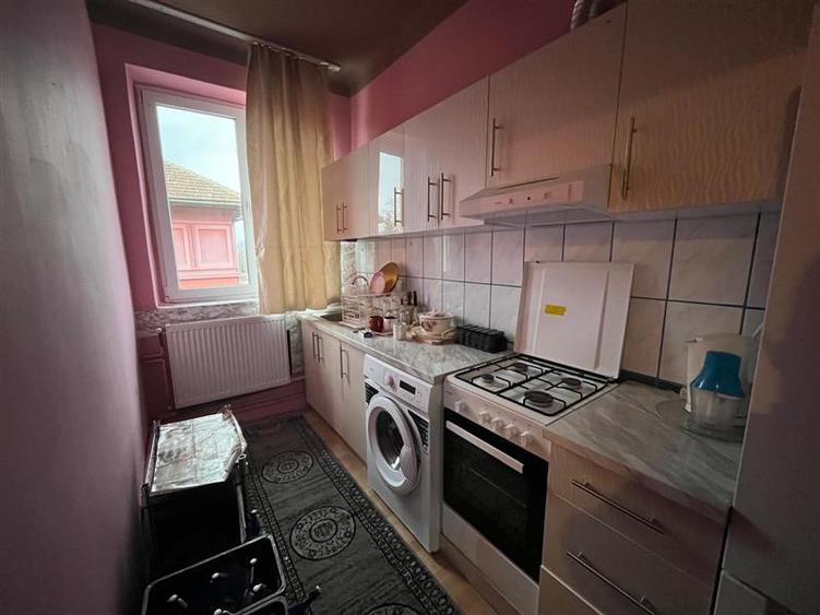 Apartament cu 2 camere decomandat, mobilat în Periferie