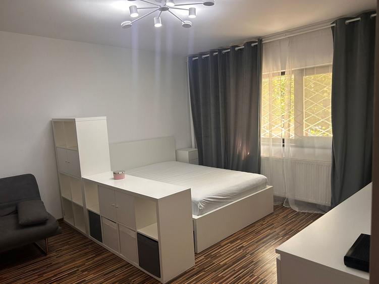 Garsonieră decomandată în Central