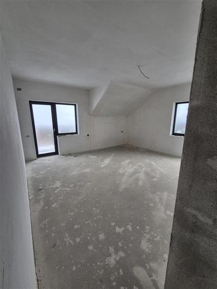 Casă cu 7 camere cu Teren 598 Mp în Sântandrei