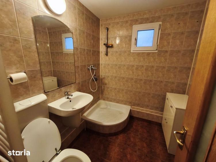 Apartament cu 3 camere semidecomandat în Rahova