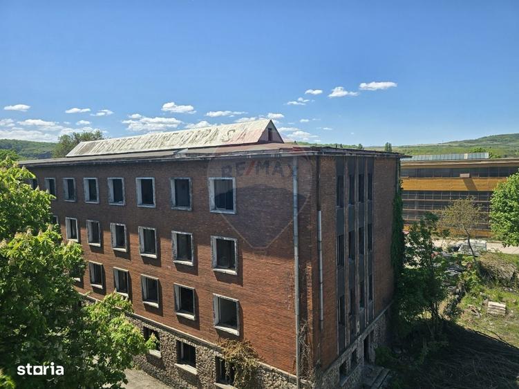 Spațiu comercial, de 8,300 mp, în Răcăștia