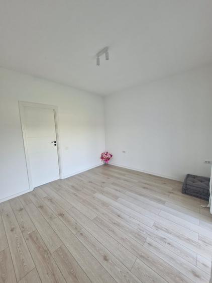 Casă cu 4 camere cu Teren 600 Mp în Est