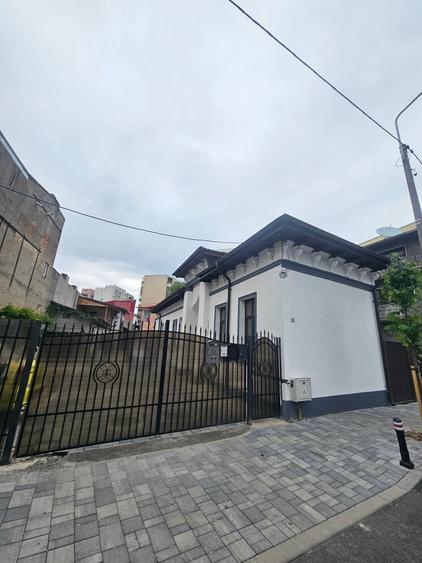 Garsonieră decomandată, mobilată în Moșilor
