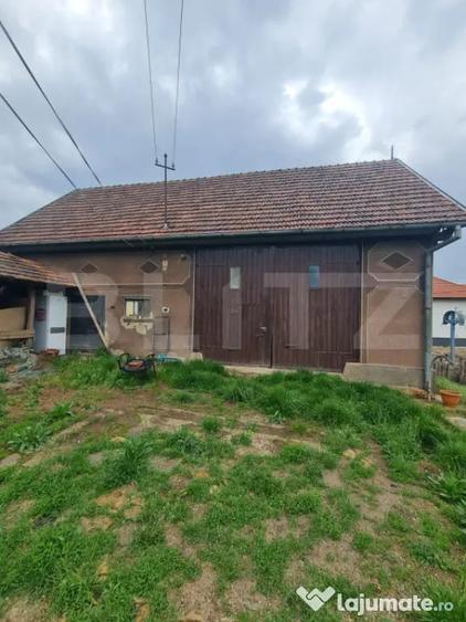 Casă cu 3 camere cu Teren 5520 Mp în Sânpaul