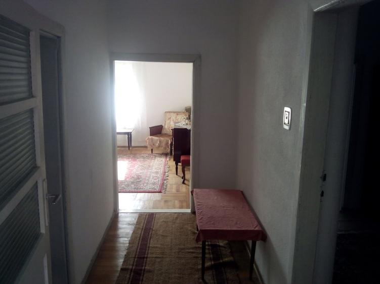Casă cu 4 camere cu Canalizare în Central