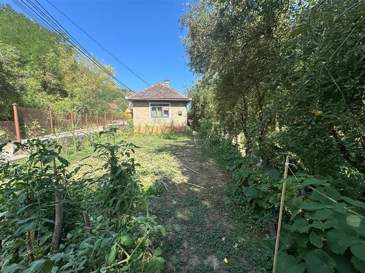 Casă individuală cu 3 camere cu Canalizare în Exterior Est