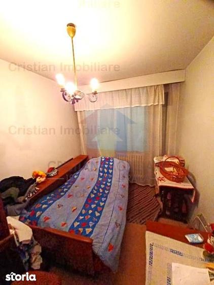 Apartament cu 4 camere decomandat în Central