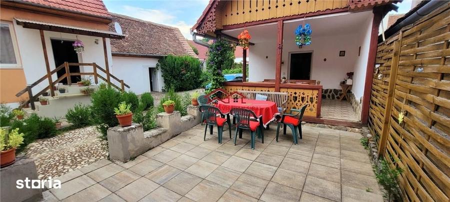 Casă cu 5 camere semidecomandat cu Teren 3190 Mp în Gârbova