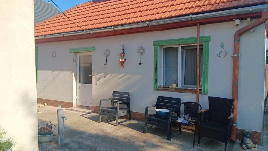 Casă cu 3 camere cu Teren 1471 Mp în Central
