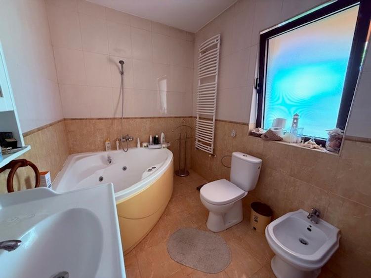 Casă individuală cu 4 camere cu Canalizare în Braytim