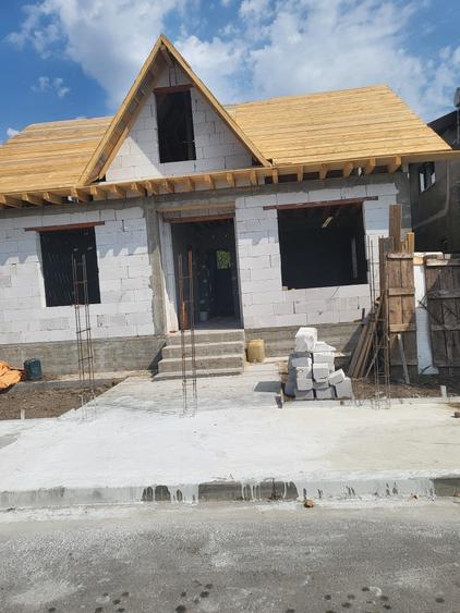 Casă individuală cu 2 camere cu Teren 180 Mp în Lumina