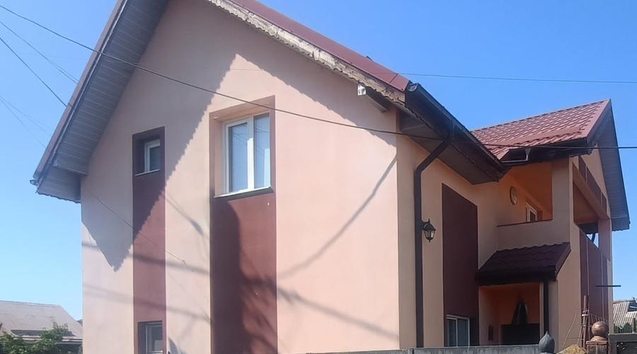 Casă individuală cu 5 camere cu Canalizare în Brestei