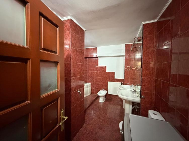Apartament cu 2 camere semidecomandat, mobilat în Nicolina