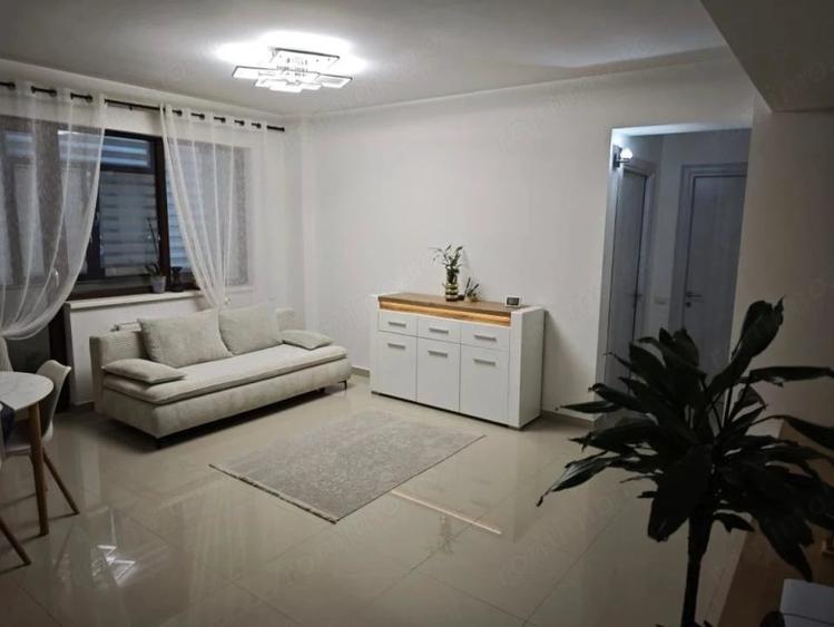 Apartament cu 3 camere decomandat în Găvana