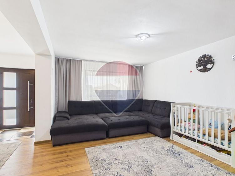 Casă individuală cu 8 camere cu Teren 2220 Mp în Dârza