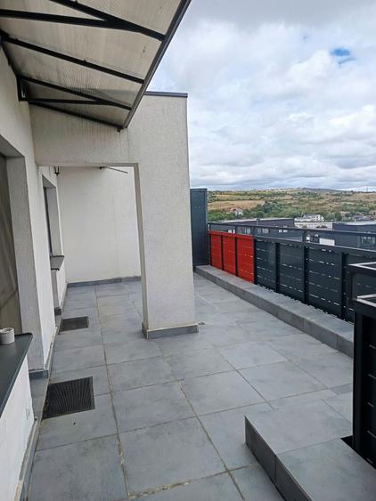 Apartament cu 2 camere semidecomandat în Popești