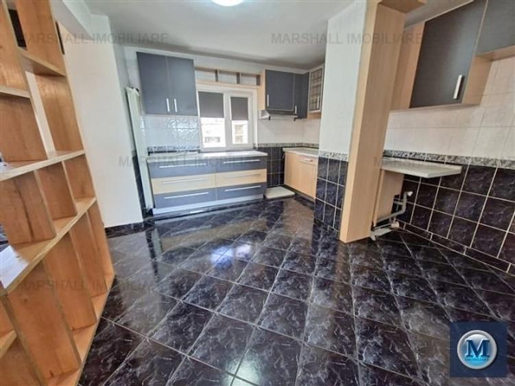 Apartament cu 3 camere decomandat, mobilat în Cioceanu