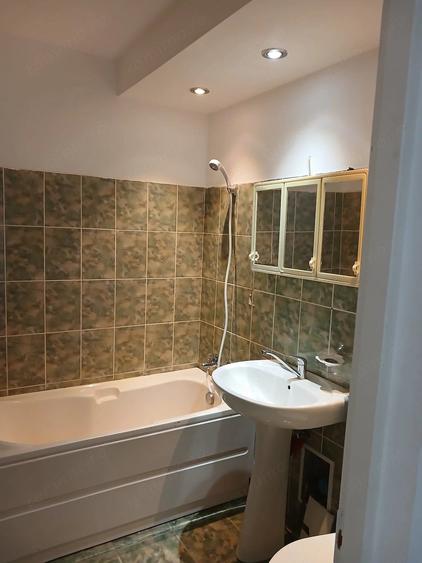Apartament cu 3 camere semidecomandat în Tipografilor