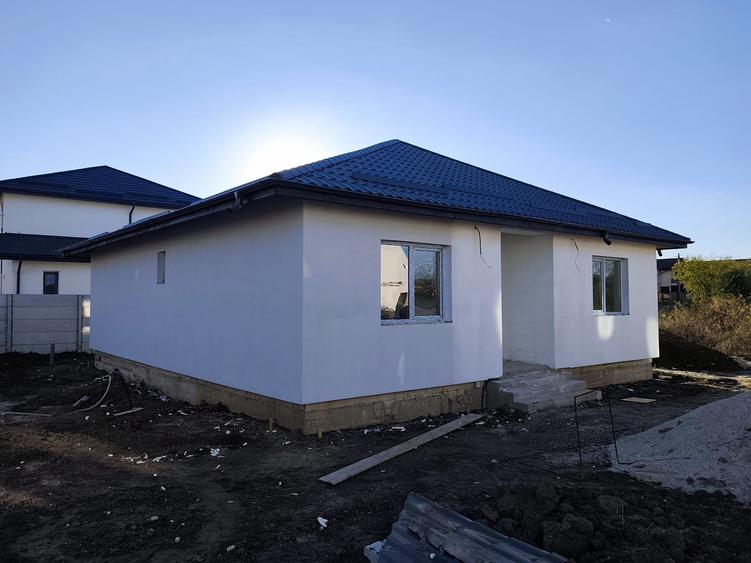 Casă individuală cu 4 camere cu Canalizare în Dragomirești-Deal