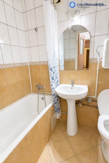 Apartament cu 3 camere semidecomandat în Valea Ialomiței
