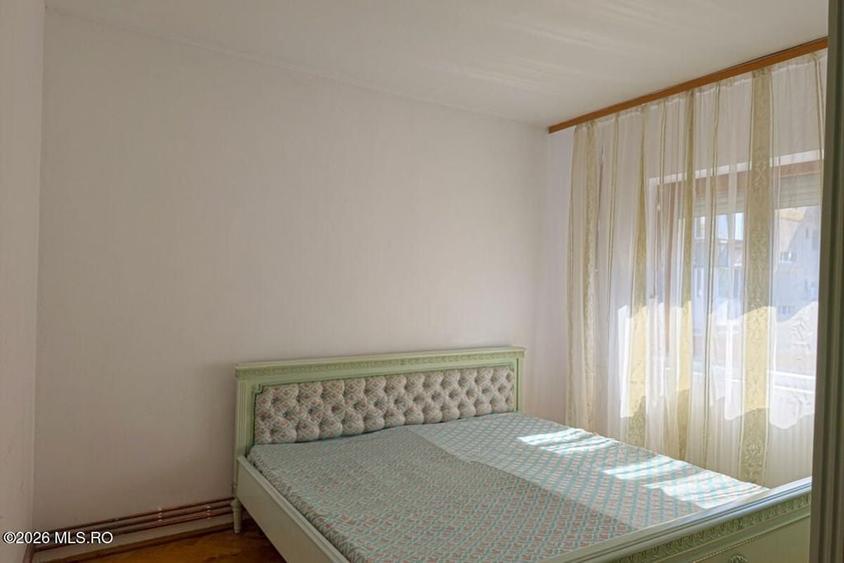 Apartament cu 3 camere decomandat în Soarelui
