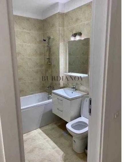 Garsonieră decomandată în Titan