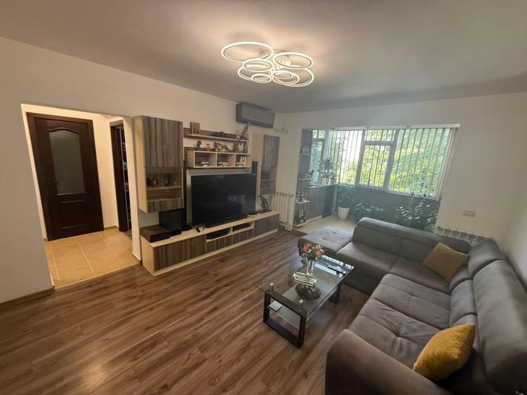 Apartament cu 3 camere decomandat, mobilat în Central